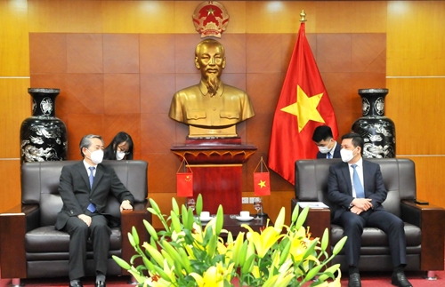 Tạo thuận lợi cho hoạt động xuất nhập khẩu hàng giữa doanh nghiệp Việt Nam và Trung Quốc